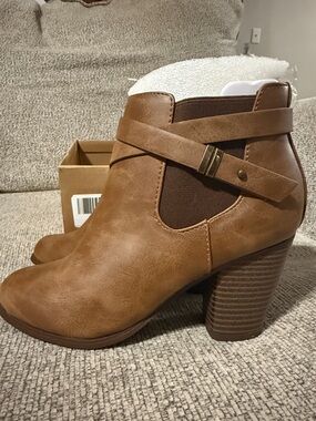 Women's Marco Republic Montreal Brown Strap Block-Heel Ankle Booties Size 6 New